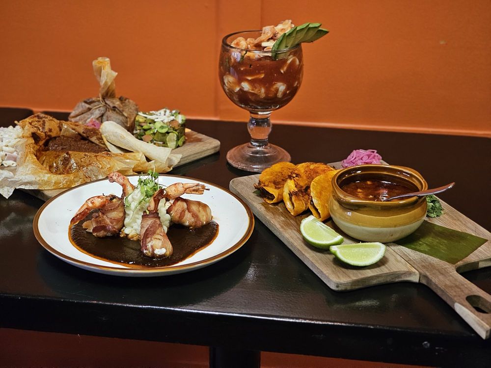 tamalex restaurant bar & griil