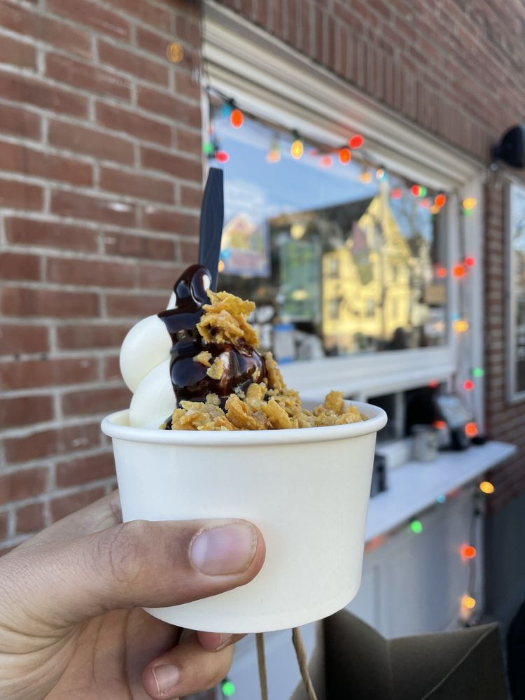 Little Gordo Creemee Stand