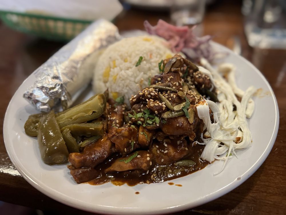 Tavo's Antojitos y Tequila