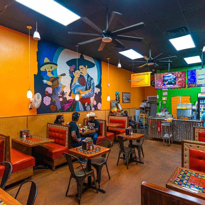 3 Hermanos Taqueria — restaurante mexicano en Lancaster