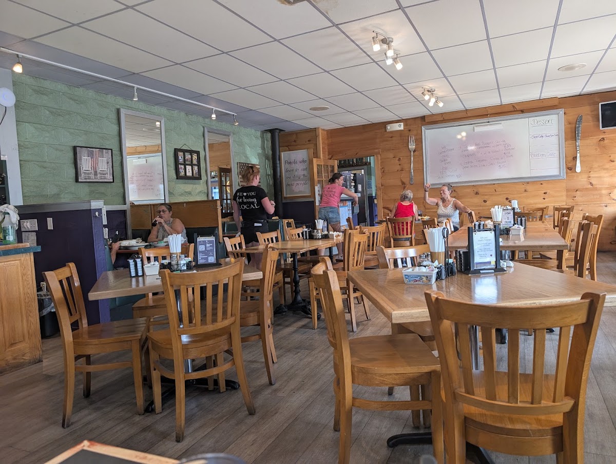 Lisa's Restaurant & Lounge