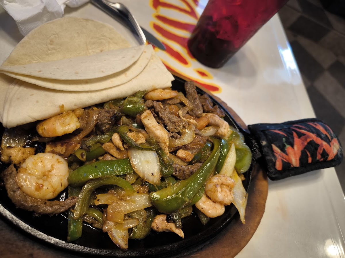 Los Parrilleros Mexican Grille