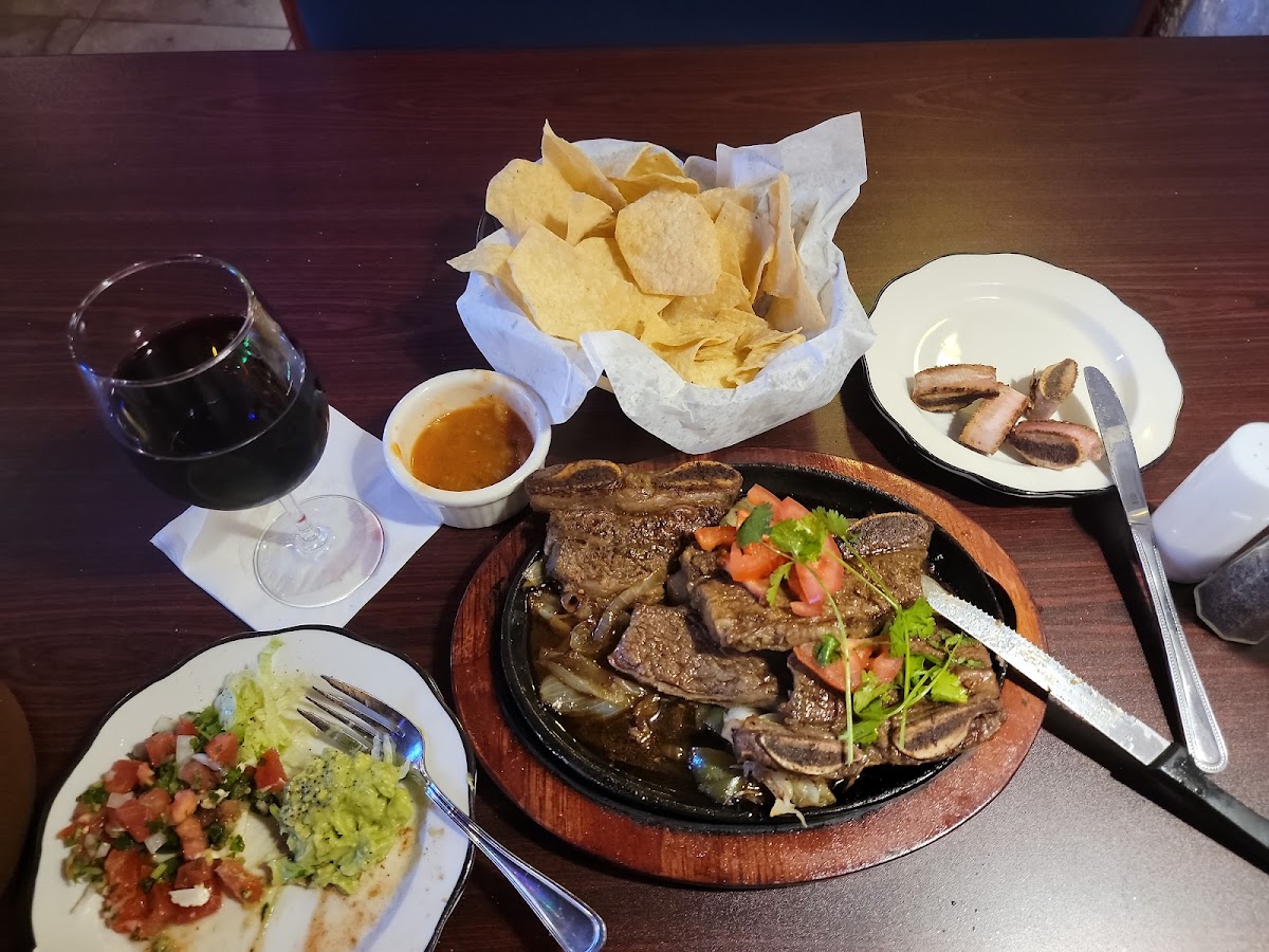 Los Primos Mexican Grill & Bar